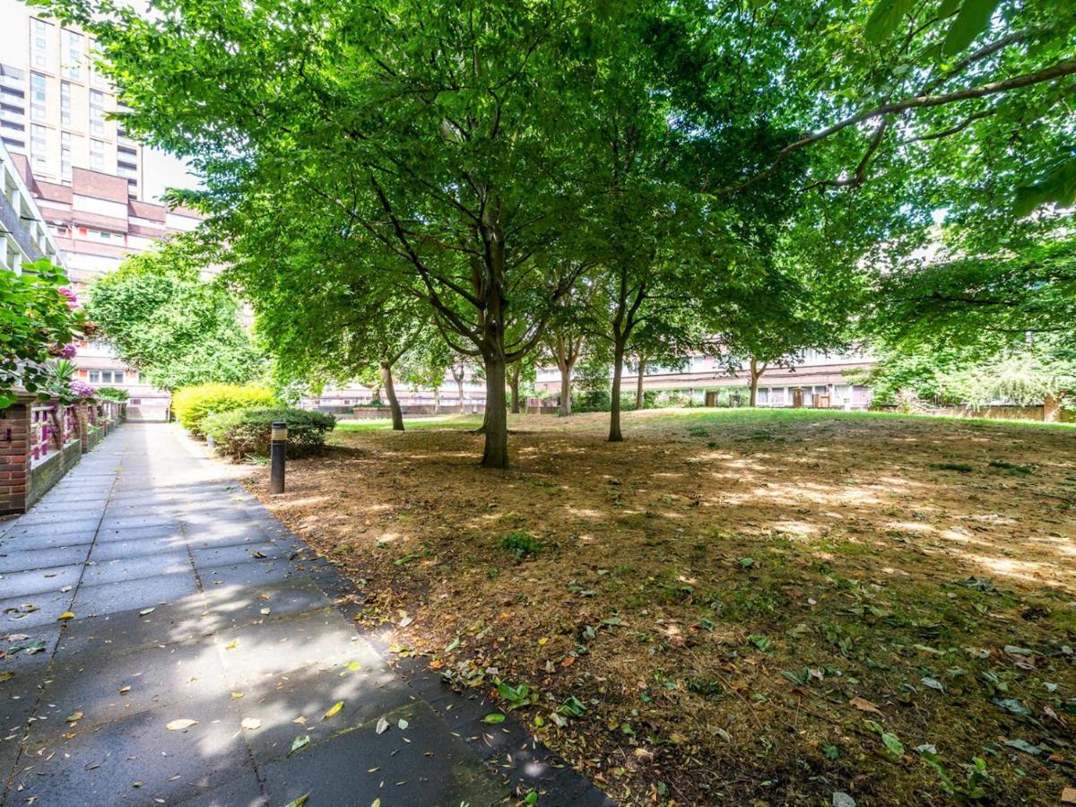 Sootheus - Cosy Surrey Quays Apartment Londra Dış mekan fotoğraf